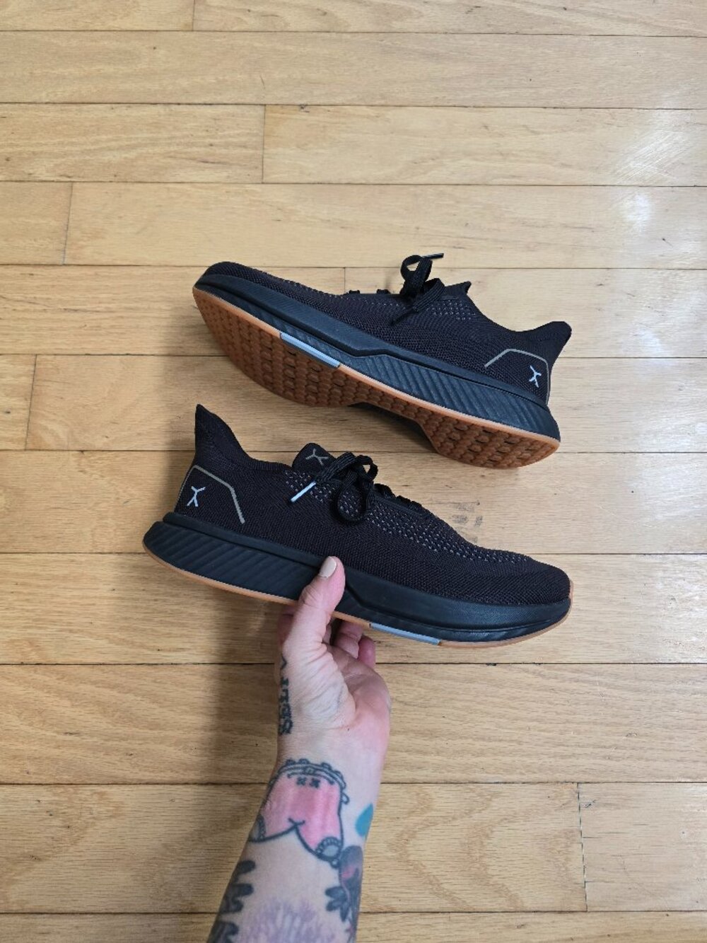Flux Footwear | Adapt Runner monochrome black barefoot minimalist sneakers WMS 9